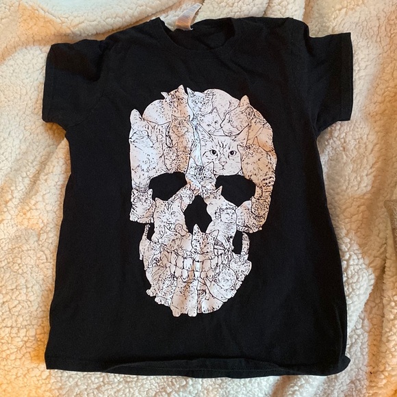 Gildan Tops - Kitten skull tshirt